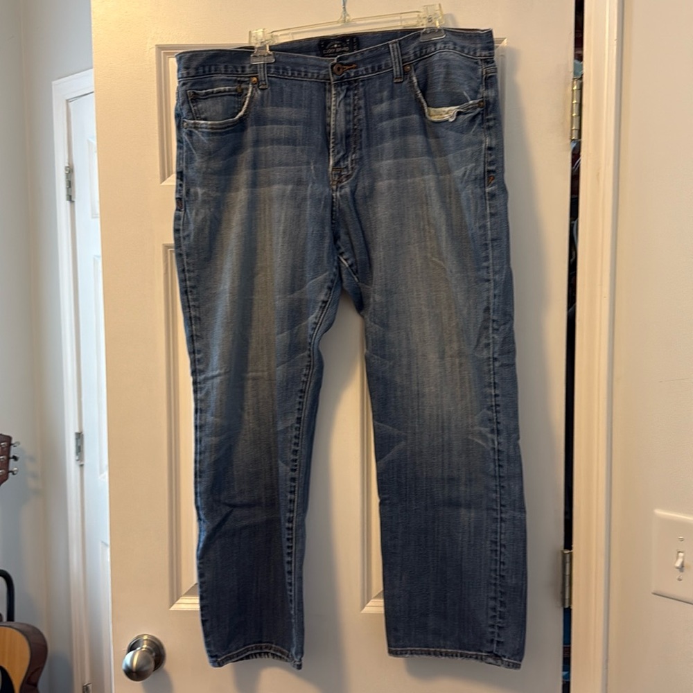 LUCKY BRAND men’s vintage straight denim. Size W 38 L 30. Distressed denim.